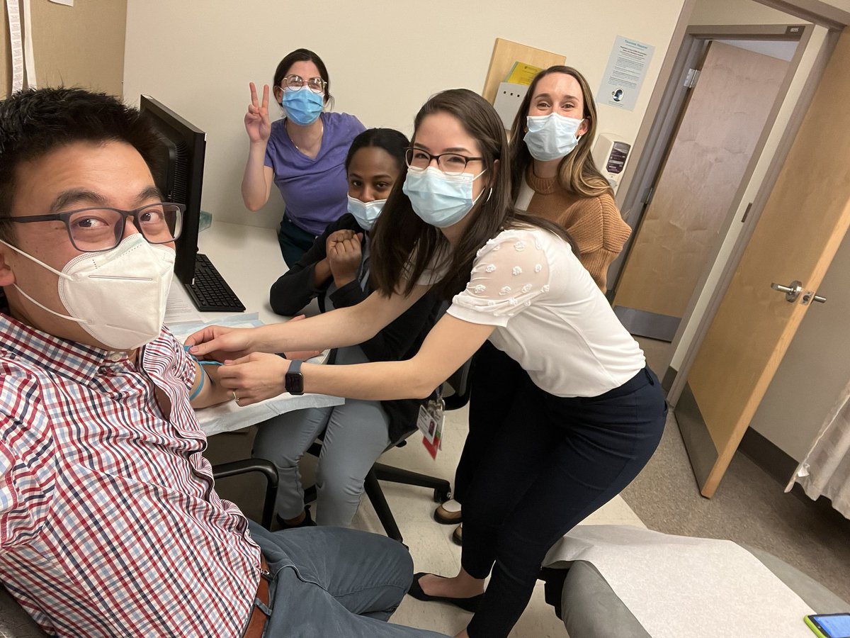 Had a lull in clinic, so ended up teaching (and volunteering for) phlebotomy lessons😅  

Turns out <a href="/MadelineDeWane/">Madeline DeWane</a>, <a href="/beccagaff/">Becca Gaffney, MD</a>, and myself all like to draw our own blood 🤷🏻‍♂️