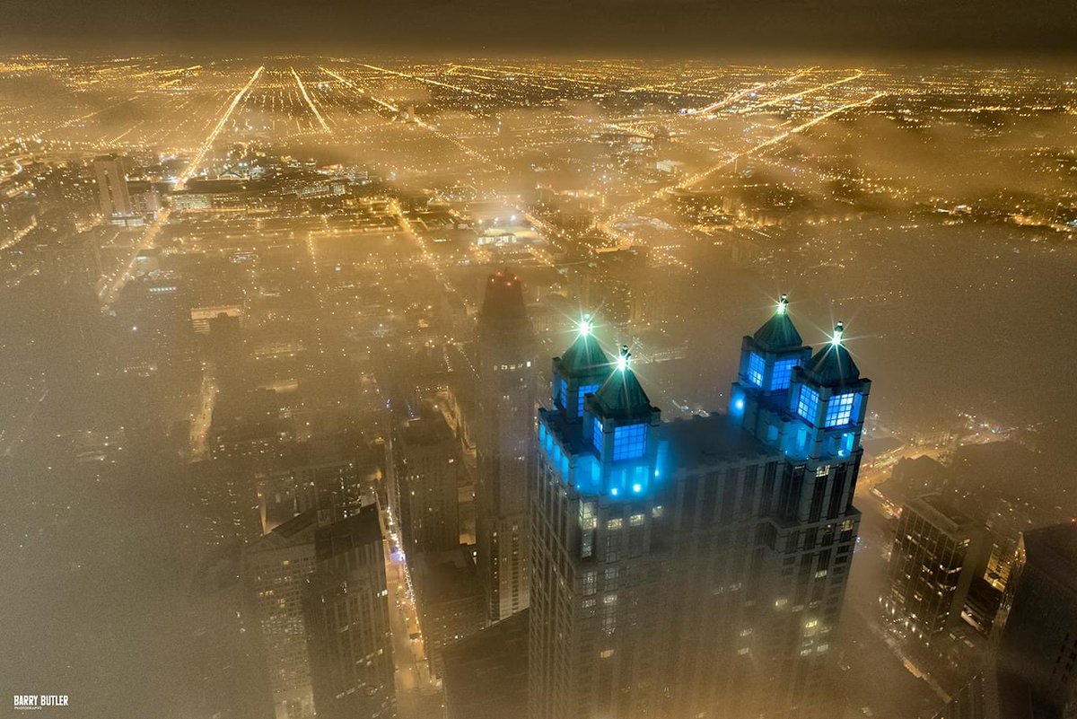 barrybutler9's tweet photo. Welcome to April!   You'll see the lights of the skyline in blue as Chicago brings attention Autism Awareness Month and World Autism Awareness Day tomorrow. https://t.co/Y4cT6sg89c