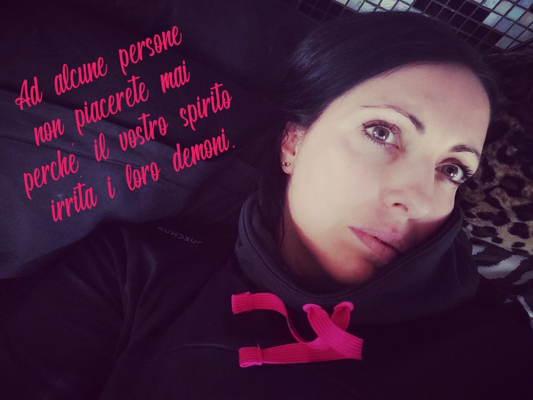 Ad alcune persone non piacerete mai perché il vostro spirito irrita i loro demoni.

#annalo #persone #spirito #demoni #riflessioni #frasi