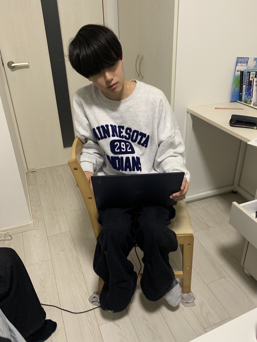 yuttc2018's tweet photo. 三好臨平（みよしりんぺい）
新2年 工学部循環環境工学科

見た目、性格、卓球のどれをとっても完璧だが、勉強面がちょっと心配な臨平くん。

そんな彼だが、前期でやらかした分を挽回するため後期は自由練の時間を全て勉強に費やした。 https://t.co/6ZWNn8YBhc