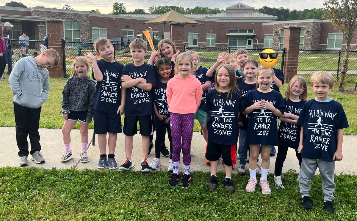 HiottHope's tweet photo. Fun Run silly smiles before Spring Break! Proud of these Rangers! #oneRCE https://t.co/hiGjxBQVEe