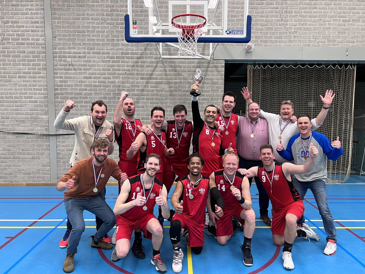 Vlaggenschip Be Quick glorieus kampioen!

bequick.net/kampioen