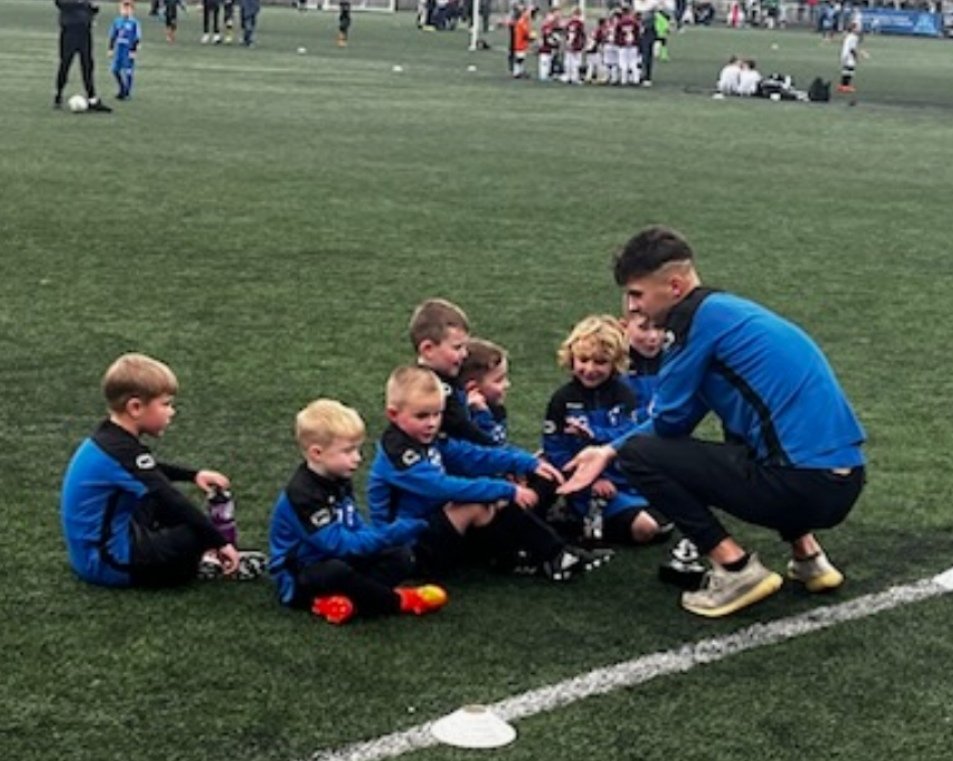 JukesStewart's tweet photo. Being watching Josh coach his football team TASC u7 
and winning 10-2 https://t.co/xS0GEtsIOa