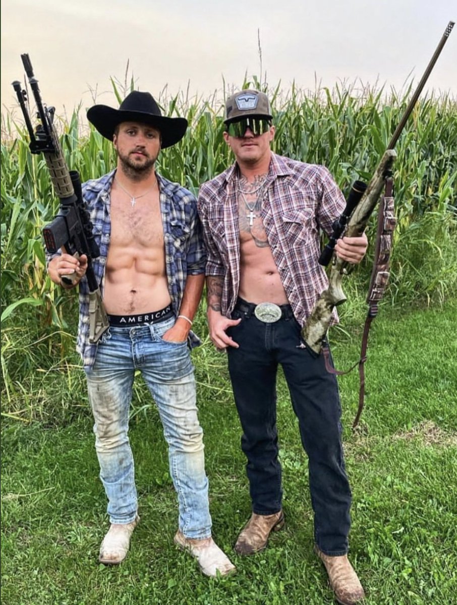 I'd like to meet these two in the cornfield.  #2A #2AShallNotBeInfringed #ToxicMasculinity #GuysNextDoor #GuyswithGuns #Freedom 
#USA  🇺🇸💪🔫