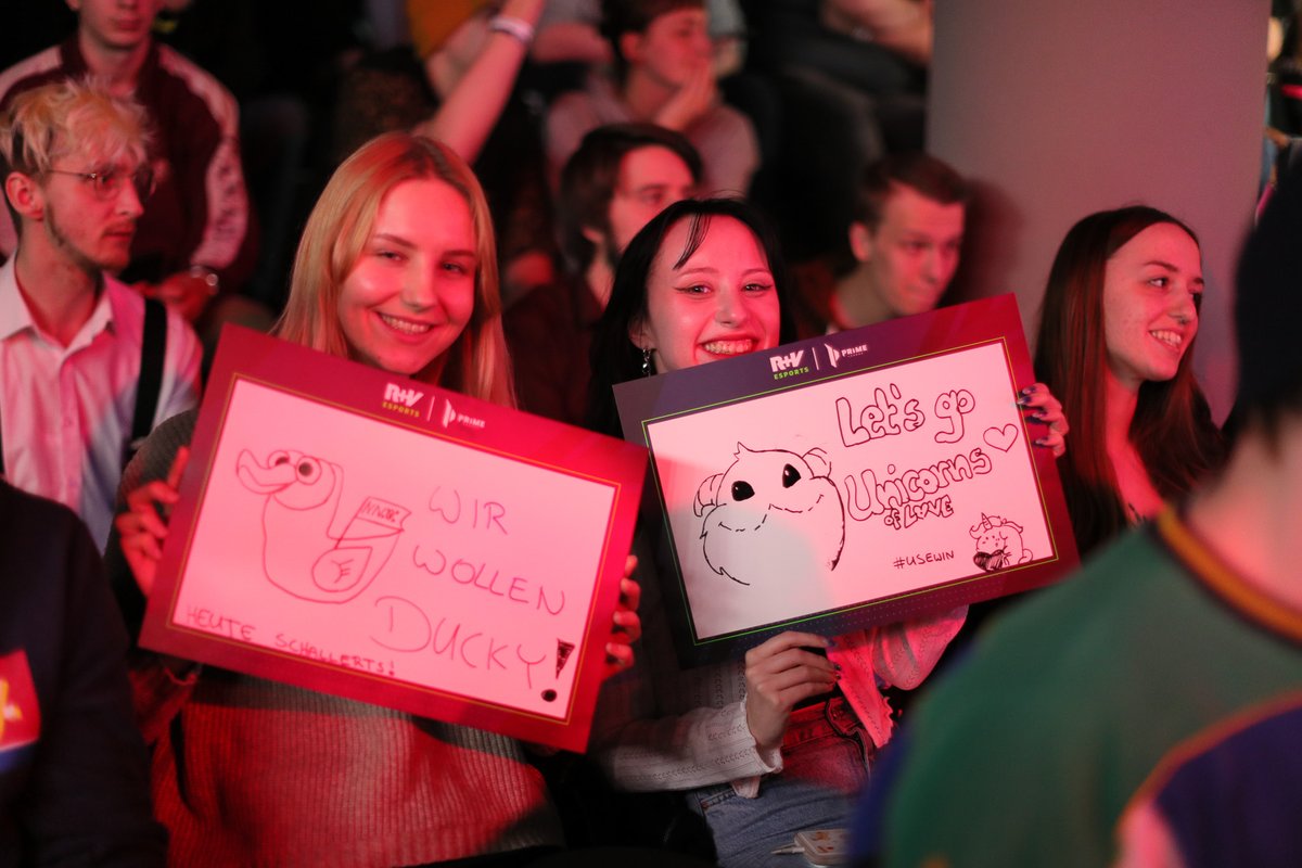 Werbung
<a href="/ruv_esports/">R+V Esports</a> 
Die Maske ist aber auch cool, oder <a href="/RvNxMango/">Monotone Frucht</a>?