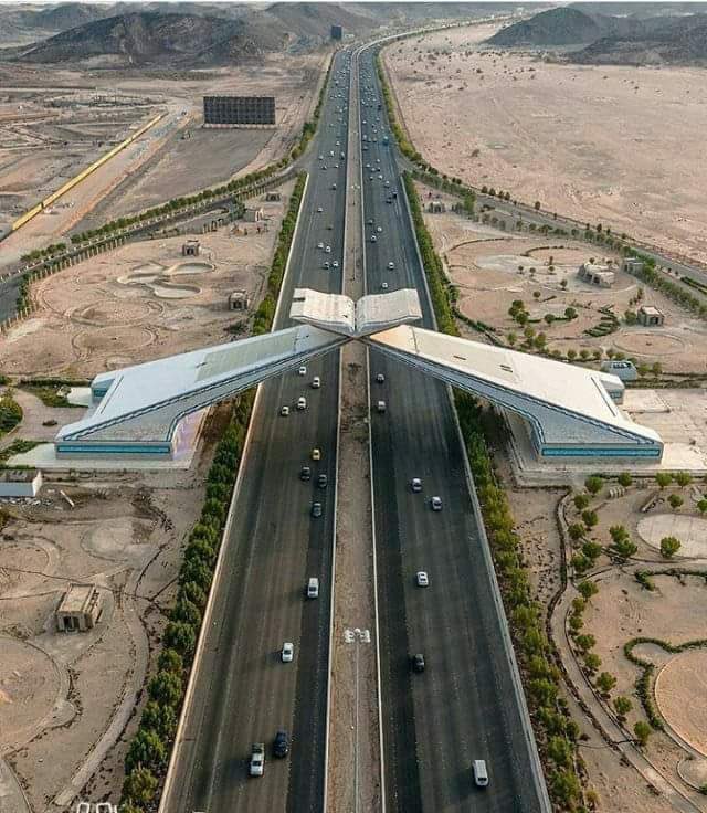 Arabbeau's tweet photo. ROAD TO MAKKAH 🤍 https://t.co/opSTBkFi8b