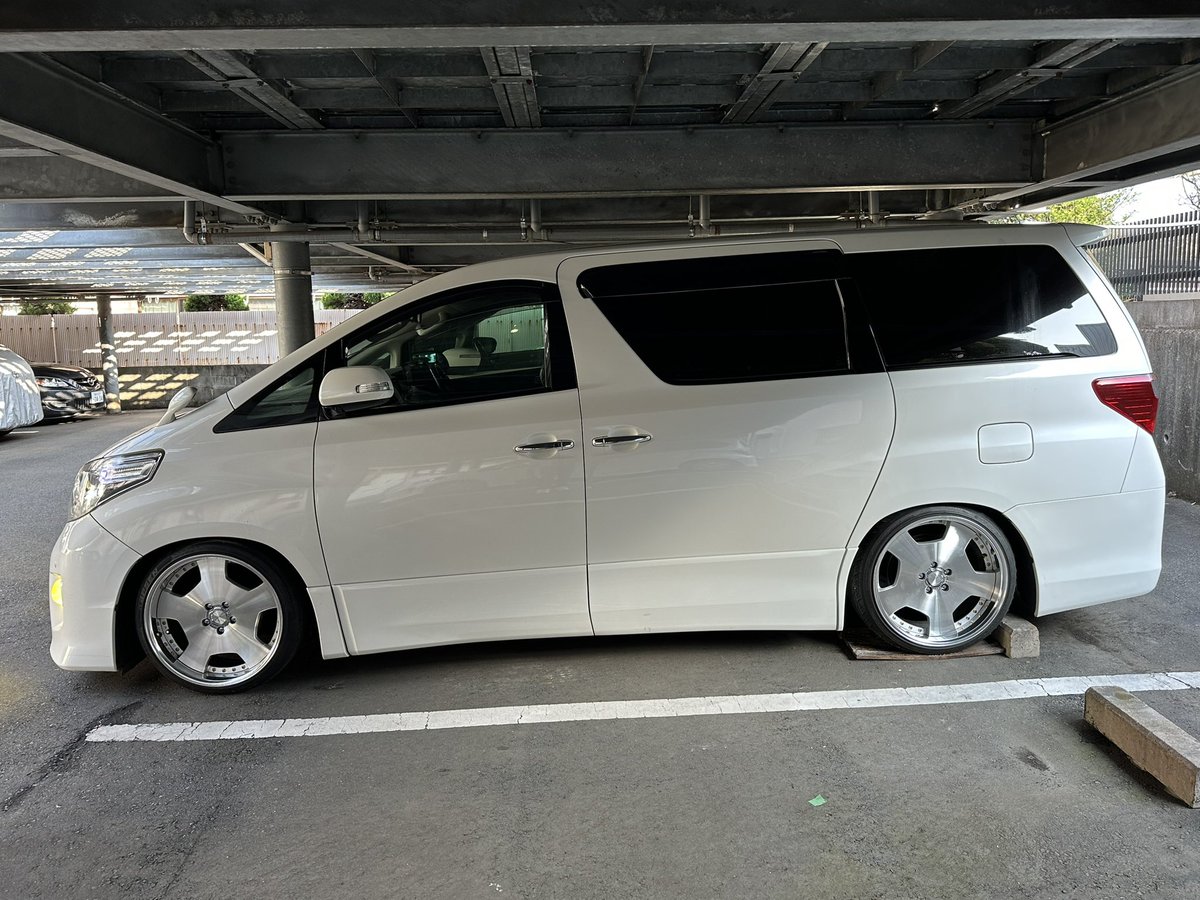 ra6ken7000's tweet image. 無事ホイールも受け渡し終わったので・・・
おNEWホイール✨　ワークランベックLD1✨
ずっとディッシュ探してて掘り出し物出てきた😍✨
しかもゴールドピアス🤣
#ランベック
#LD1
#20インチ
#ディシュ