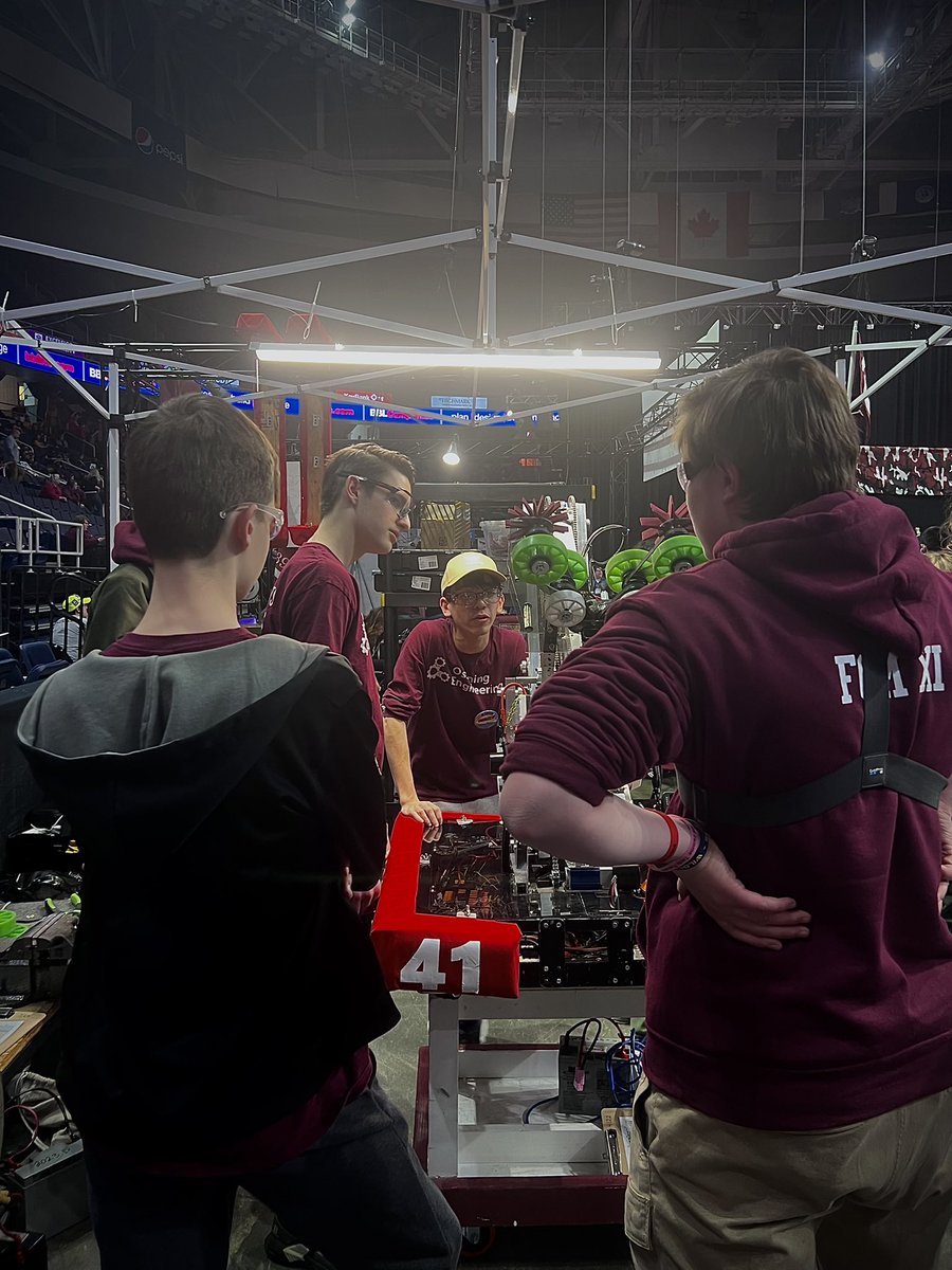 Scenes from our Ossining Engineering club and FIRST Robotics at the Tech Valley Regional! Our dedicated students and staff members have been traveling to Albany for the past 3 days to compete! Best of luck! @4122_O_Bots @NYTVFRC #opride