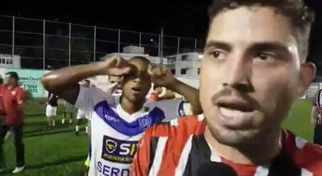 vitoria1912bot's tweet photo. Cerveja quente só no Robertão, no Salvador Costa temos Cerveja da Casa 107 geladinha!! https://t.co/fu3CIo3Mby