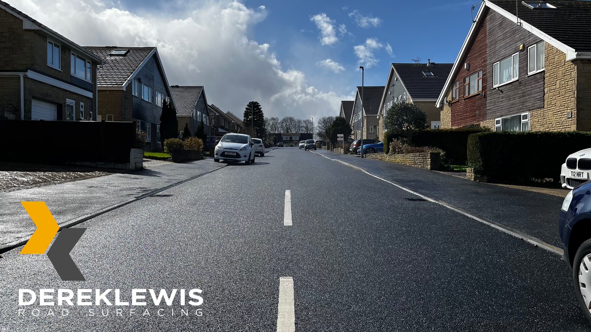DerekLewisLtd's tweet photo. Blagden Lane, Berry View &amp; Edale Avenue ...all part of a combined major resurfacing programme recently completed by us. 

#roadsurfacing #yorkshire #civilengineering https://t.co/JEH09d7H4a