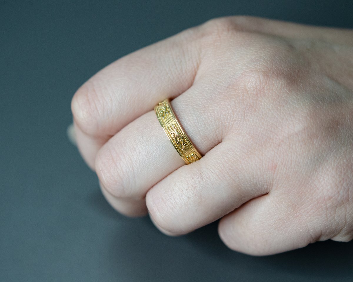 BaniThaniStore's tweet photo. Embrace timeless beauty with our vintage miniature embossed stacking ring band 🌟✨ Mix and match to create your perfect look!

go to the link and check it out.
https://t.co/PPAPl5fe4M

#BaniThaniStore #Stackingring #ring #fashion #StatementJewelry  #jewelry #vintagejewelry #GOLD https://t.co/Fhy3P0480L