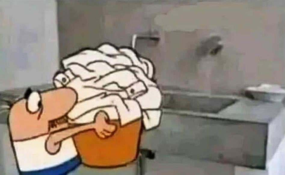 musadosmeme's tweet photo. Um dia você é jovem e no outro aproveita os sábados para lavar roupa. https://t.co/h4IkweOv71
