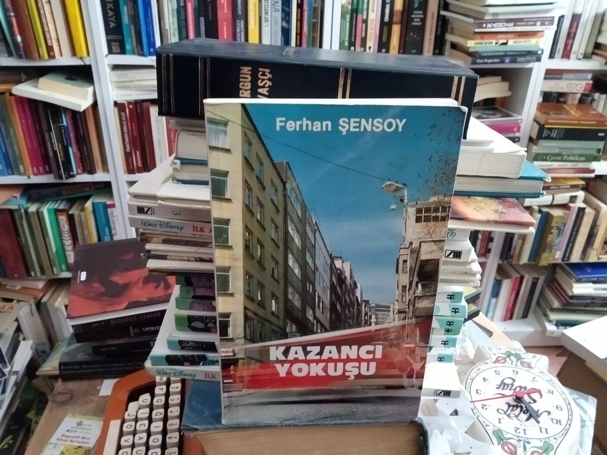 MelalSahaf's tweet photo. Güle güle! demedi.Niye güle güle gitsindi ki bu kadın? Güle güle gitmesi için hiç bir neden yoktu.Kendi bildiği gibi gitsindi. https://t.co/mfu3VbFZlD