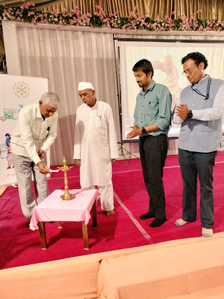 ValamjiRHumbal's tweet photo. આજ રોજ કચ્છ જિલ્લાના ભુજ મઘ્યે અમૂલ ના ડિસ્ટ્રીબ્યુટર ની વાર્ષિક મીટીંગ મળી જેમાં ડિસ્ટ્રીબ્યુટર ને આગામી વેચાણ અયોજન વગેરે બાબતોની ચર્ચા કરી તેમજ પ્રોત્સાહીત કર્યા.
#amul #Amul #mitting #sarhaddairy #SarhadDairy #Hosing #meeting https://t.co/u9yNcv5S0r
