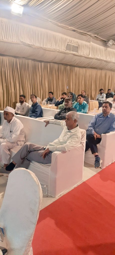 ValamjiRHumbal's tweet photo. આજ રોજ કચ્છ જિલ્લાના ભુજ મઘ્યે અમૂલ ના ડિસ્ટ્રીબ્યુટર ની વાર્ષિક મીટીંગ મળી જેમાં ડિસ્ટ્રીબ્યુટર ને આગામી વેચાણ અયોજન વગેરે બાબતોની ચર્ચા કરી તેમજ પ્રોત્સાહીત કર્યા.
#amul #Amul #mitting #sarhaddairy #SarhadDairy #Hosing #meeting https://t.co/u9yNcv5S0r