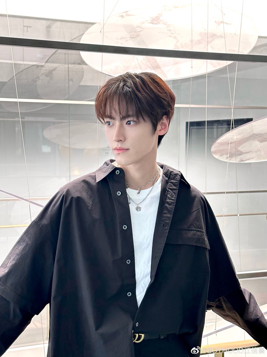 forboyhood's tweet photo. 230401 jiang xinxi weibo update
"a really fun april fools'~
workers getting off work, going back to class~
📷 #drje #basementfg"
#BOYHOOD #乐华娱乐 #YUEHUA #江信熹 #JIANGXINXI https://t.co/tpFWssSkNx