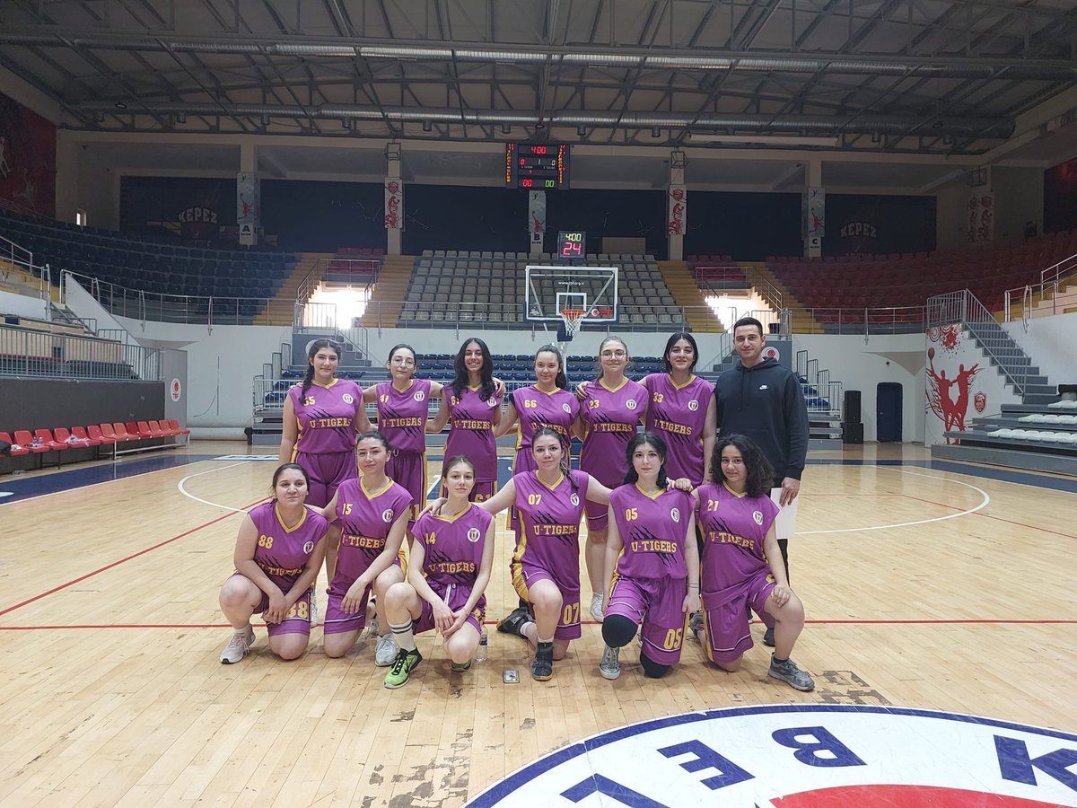 Uğur Okulları Çallı Kampüsü Genç A Lise Kız Basketbol takımımız gruplarında yarışmaya devam ediyorlar.🏀⛹️‍♀️ #UğurdaAktifYaşam