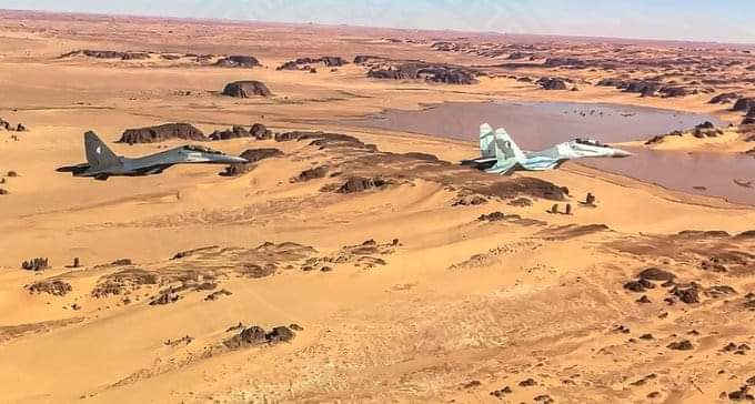 بلد الشهداء الجزائر جيشا وشعبا مستعدون للدفاع عن وطنهم لأخر قطرة دم 
نحن لا نستسلم أبدا
ننتصر او نستشهد
🇩🇿