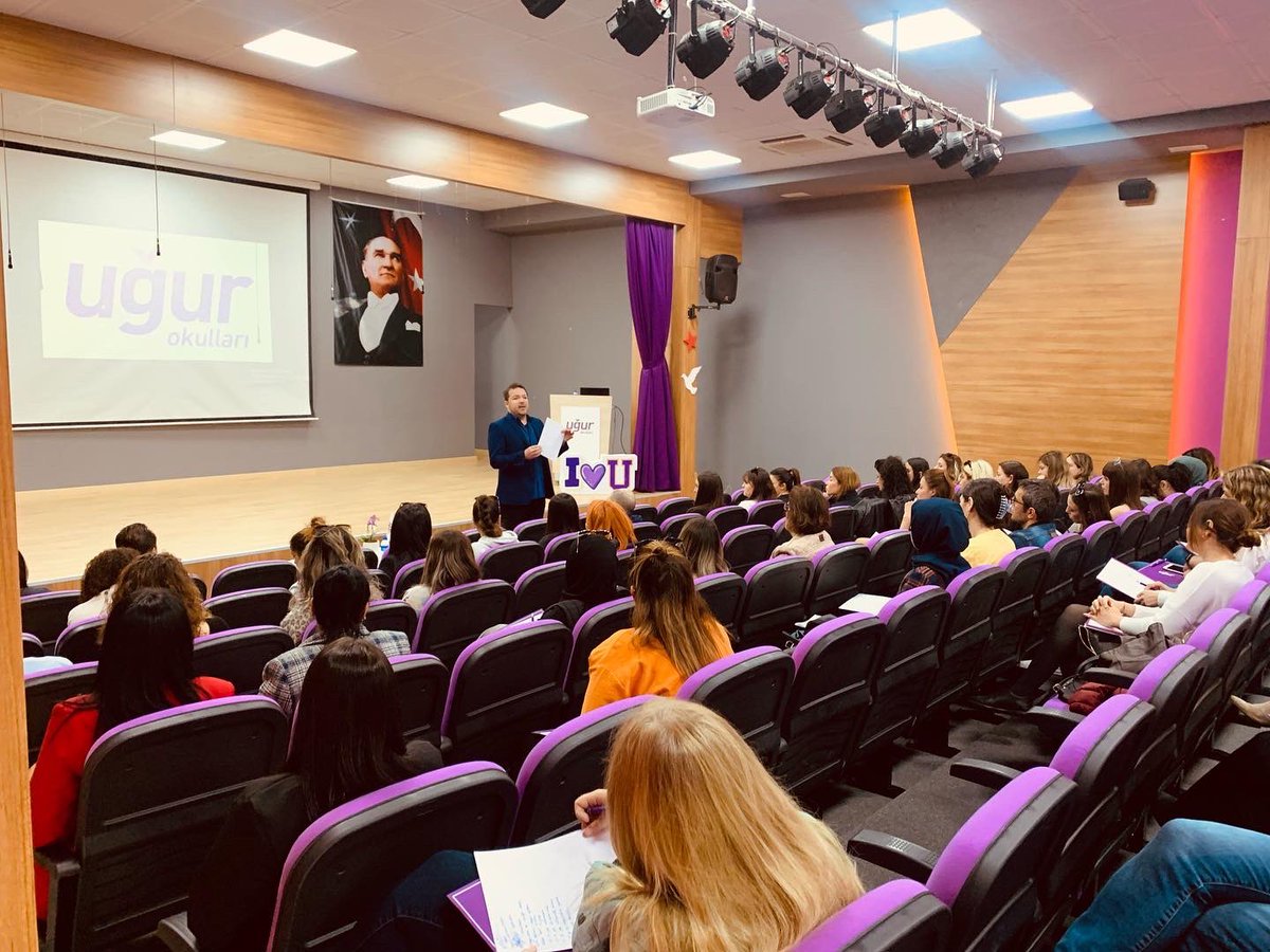 PDR ve AR-GE'den sorumlu Genel Müdür Yardımcımız Sayın Barış Sezgin, 1.sınıf aday velilerimize ve çevre anaokulundan gelen öğretmenlerimize "Çocuğumu 1.Sınıfa Nasıl Hazırlarım?" ve "Resimlerle Çocuk Psikolojisi" konulu seminer gerçekleştirmiştir.