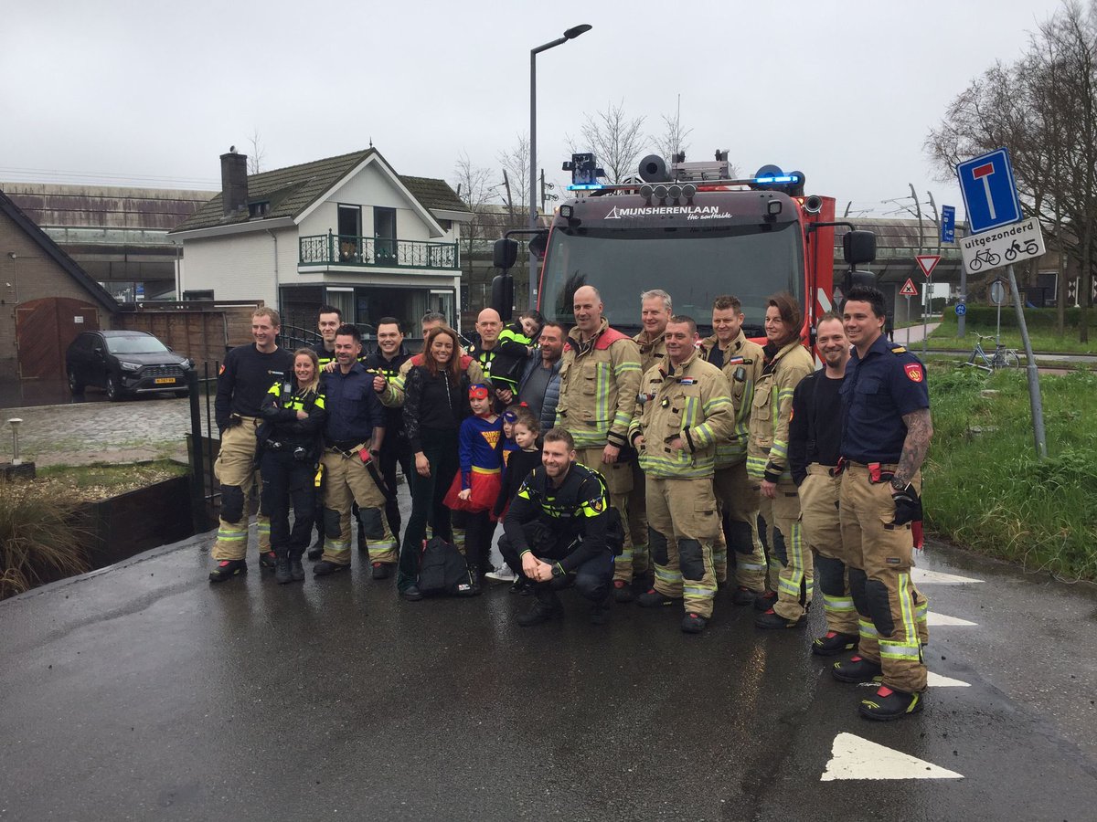 Samen de verjaardag van Jaxx gevierd! Jaxx is 4 jaar geworden en viert met recht het leven….gefeliciteerd namens de <a href="/kazmhl/">Kaz Mijnsherenlaan</a>