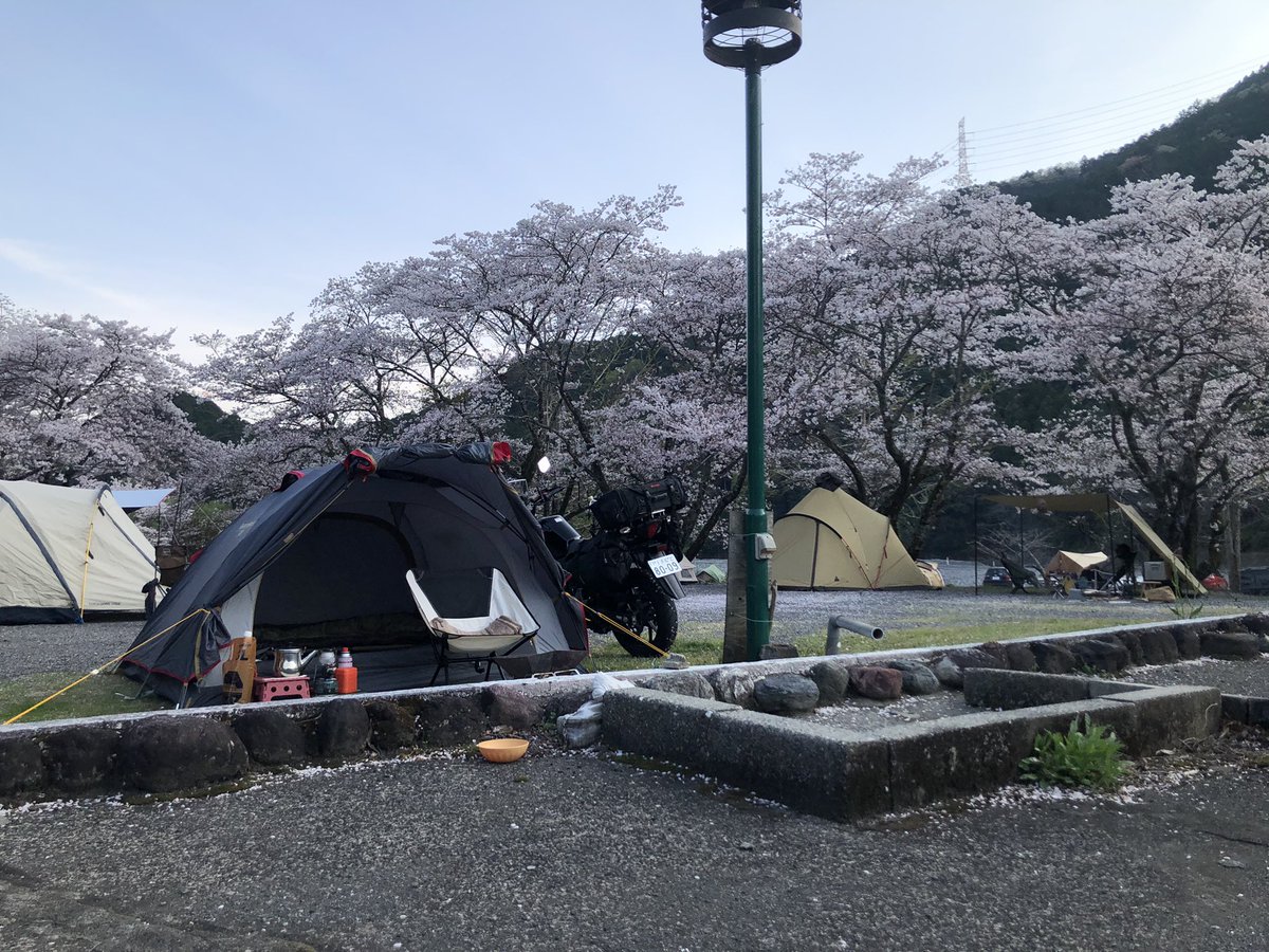 HingerMoto's tweet photo. 初のバイクソロキャン🏕#vストローム250 https://t.co/aT1K19LUJZ