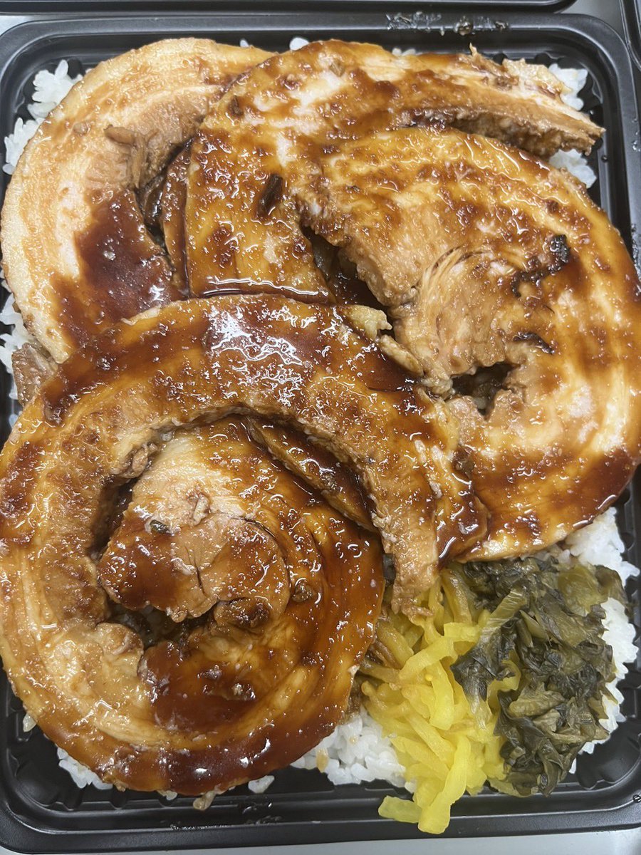 divemamuru's tweet photo. 深夜の突発半額祭り(((o(*ﾟ▽ﾟ*)o)))
今日の夜２3時から深夜3時まで
1キロ弁当限定全品半額(((o(*ﾟ▽ﾟ*)o)))

条件
亀戸本店にて
何個でも購入可能
このツイートをリツイート
スタッフにこの画像を見せて下さい
大人買い最高(((o(*ﾟ▽ﾟ*)o)))
キッチンDIVE来てね(((o(*ﾟ▽ﾟ*)o)) https://t.co/xkl0LptA6l