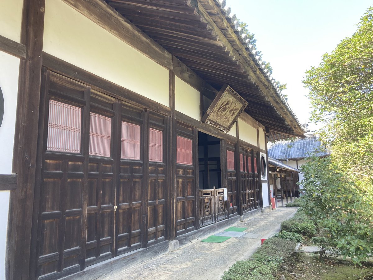 MichiokaQta's tweet photo. この企画、自分にはめちゃくちゃ刺さってパスポート買って回ってます。
が、やる客が少なくてお寺さんが理解しておられず、自分が説明せねばならなかったりしたお寺もあり。笑
寺×アンビエントで内容は最高。
多少マニアックなんかなぁ〜？
今日は浄住寺さん。
ここはわかってくれてはった。素敵寺。 https://t.co/KPohw7yUzM