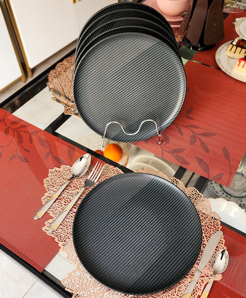 KitchenFlaire's tweet photo. ๐ New stock!! ๐ฝ๏ธ
Exquisite black single plates featuring stylish striped details & high-quality finish.
Enhance your table setting with these elegant plates, available for Kshs.350 each.
Call or WhatsApp on 0748290964 to order yours.
#blackplates #tablesetting #diningdecor https://t.co/oCQ5eORF7a
