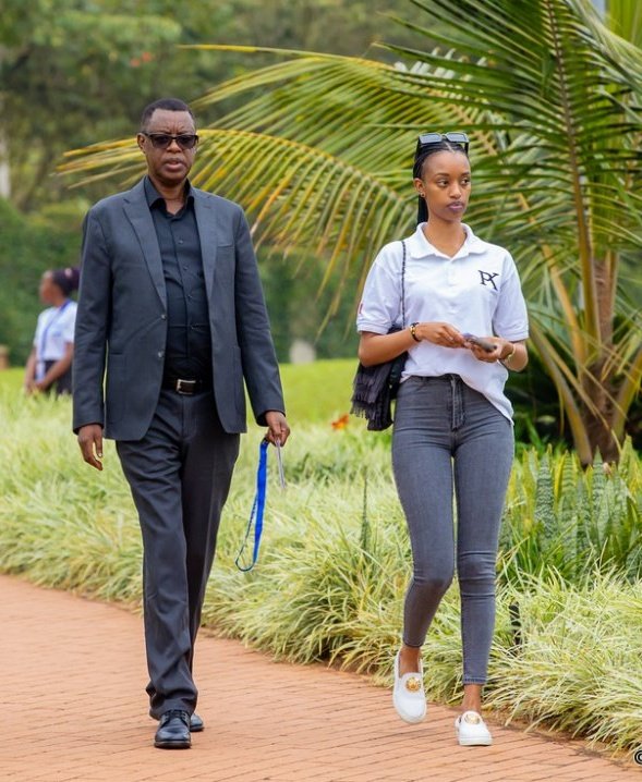 __narada's tweet photo. Like Father like Daughter❤❤❤
General James KABAREBE n'umukobwa we!❤❤❤ https://t.co/6zQKoX83Eb