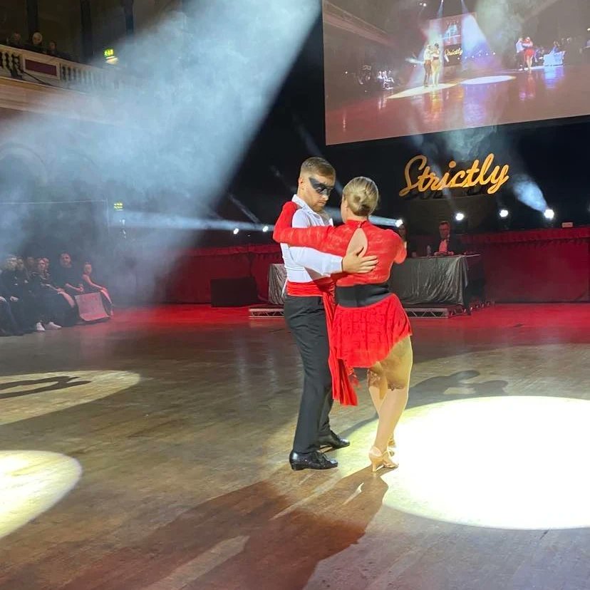 toniyel's tweet photo. @peter_levy @looknorthBBC Strictly Learn to Dance took place last night at Hull City Hall, in aide of Dove House Hospice @Dove_House fantastic evening and amazing dancers after 12wks intense training.  My son along with dance partner Sarah won so I'm very proud https://t.co/TfCNqfOqSl