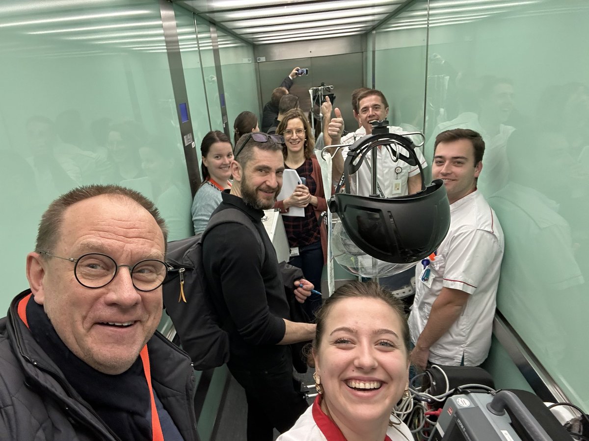 Een #liftselfie op zaterdag keur je dat goed <a href="/KrystinaSferlaz/">K R Y S T i N A</a> ? #brandoefening <a href="/azgroeninge/">az groeninge</a> // <a href="/vivesHCS/">VIVES/Health Care School</a> <a href="/viveshogeschool/">Hogeschool VIVES</a>
