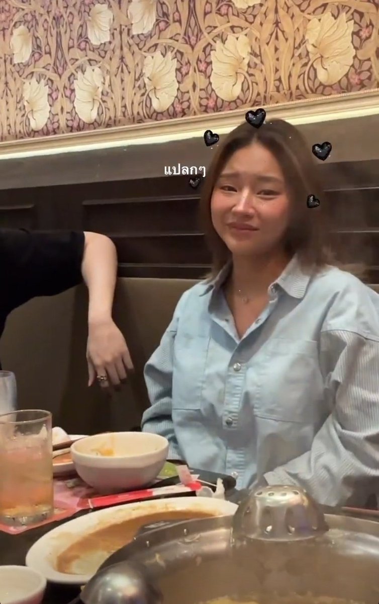 xiaohe_mao's tweet photo. 🤣Nam said "I don't really want to join them"#ฟรีนเบค  #srchafreen #beckyangels #freenbecky #namorntaraaa 
#FreenBeckInterFans #freenbeckyITA https://t.co/UBaNlvCokr