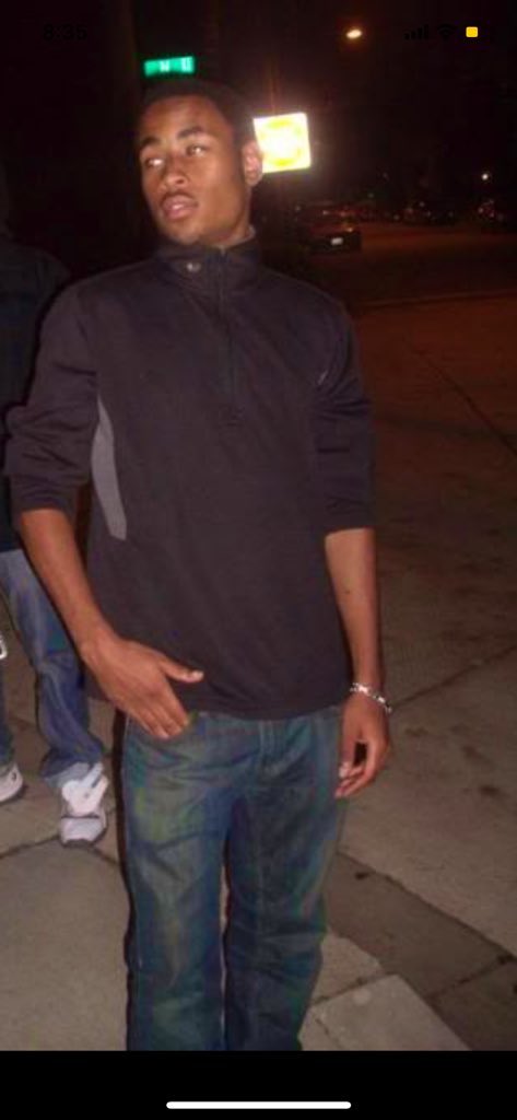 LONIECE's tweet photo. Screaming Happy heavenly birthday Kevinnnnnn...continue resting in peace i wish u were still here love. This man ain't play about me and even after death you still hold a place on my heart!!! https://t.co/0M3ijQmTDe