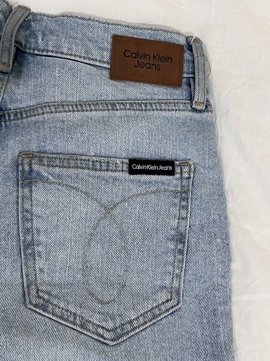 Songtor_2nd's tweet photo. 25. กางเกงยีนส์ Calvin Klein 
ของแท้💯%

400 ฿ (ซื้อประมาณ1200฿ค่า)

*ใส่ไปครั้งเดียวค่า*
เอว 25 นิ้ว
สะโพก 38 นิ้ว
ยาว 18 นิ้ว

***แคปรูปตัวที่สนใจ
แล้วส่งมา F ในเดมนะคะ***

#เสื้อผ้ามือสอง #ส่งต่อเสื้อผ้า #ส่งต่อเสื้อผ้ามือสอง #โล๊ะตู้เสื้อผ้า #เสื้อผ้ามือ2 #ส่งต่อcalvinklein https://t.co/Z2JojhbMls