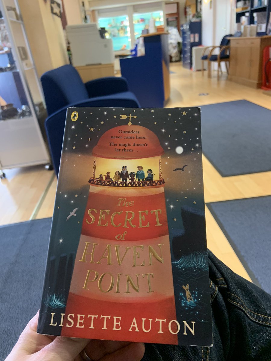 dimchurch's tweet photo. Doing the teacher holiday thing. So my eyes finally need glasses. Two hours in the optician and I’m skint! Followed by haircut. 😀👓💈💇‍♂️#worcester meant I could read this @lisette_auton 

#SpreadASmile 😀#SmileContagious 😀😀😀#BeKind 😘 #CheckIn ☎️ #ClickThoseHeels 👠 https://t.co/rJENPRg0ql