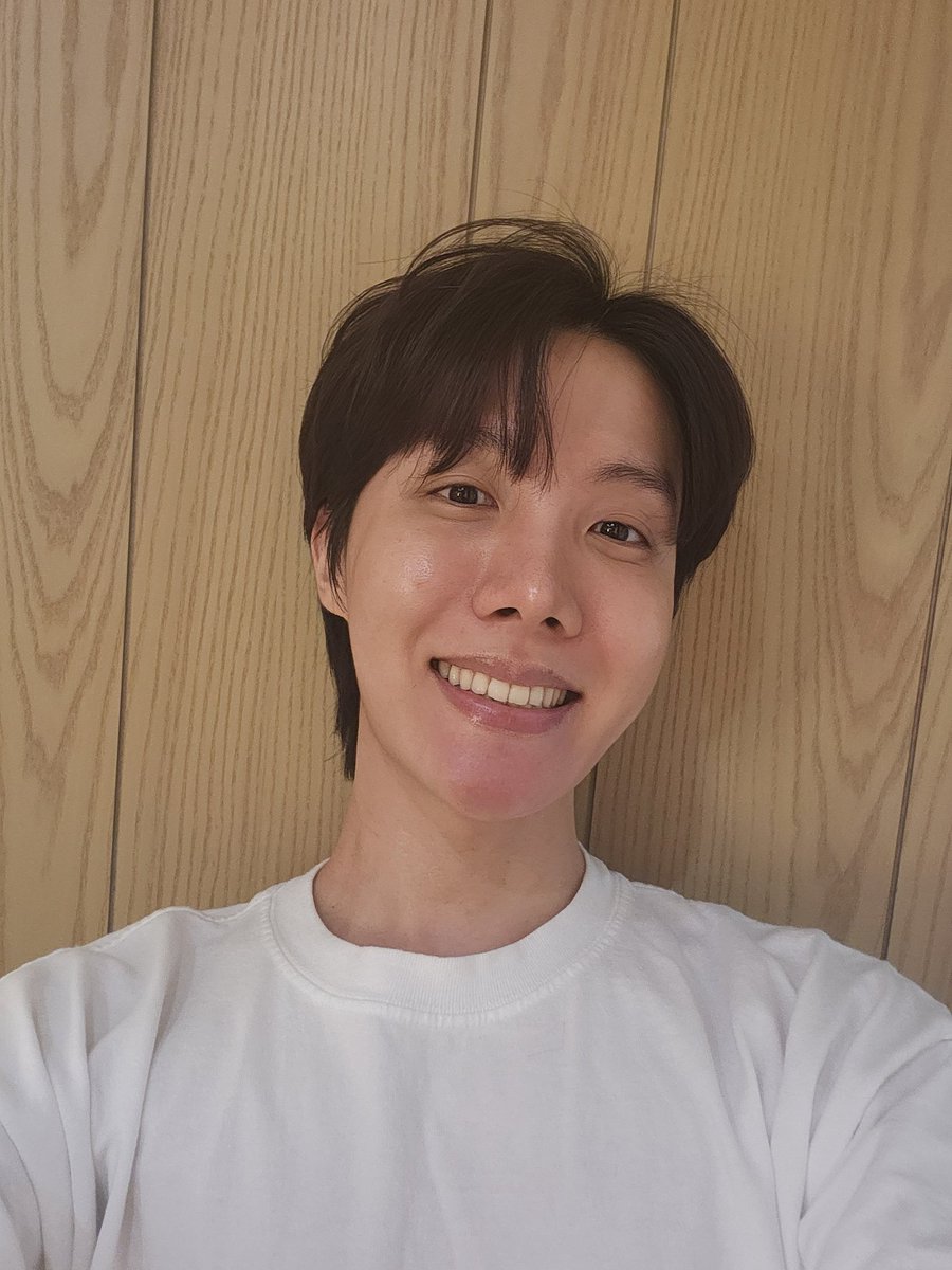 [WEVERSE] j-hope 🐿️: Pasa bien tu fin de semana, no te preocupes demasiado!!!! Los amo ARMY 😃💜 WE WILL WAIT FOR YOU J-HOPE WE LOVE YOU J-HOPE #jhope #제이홉 @BTS_twt