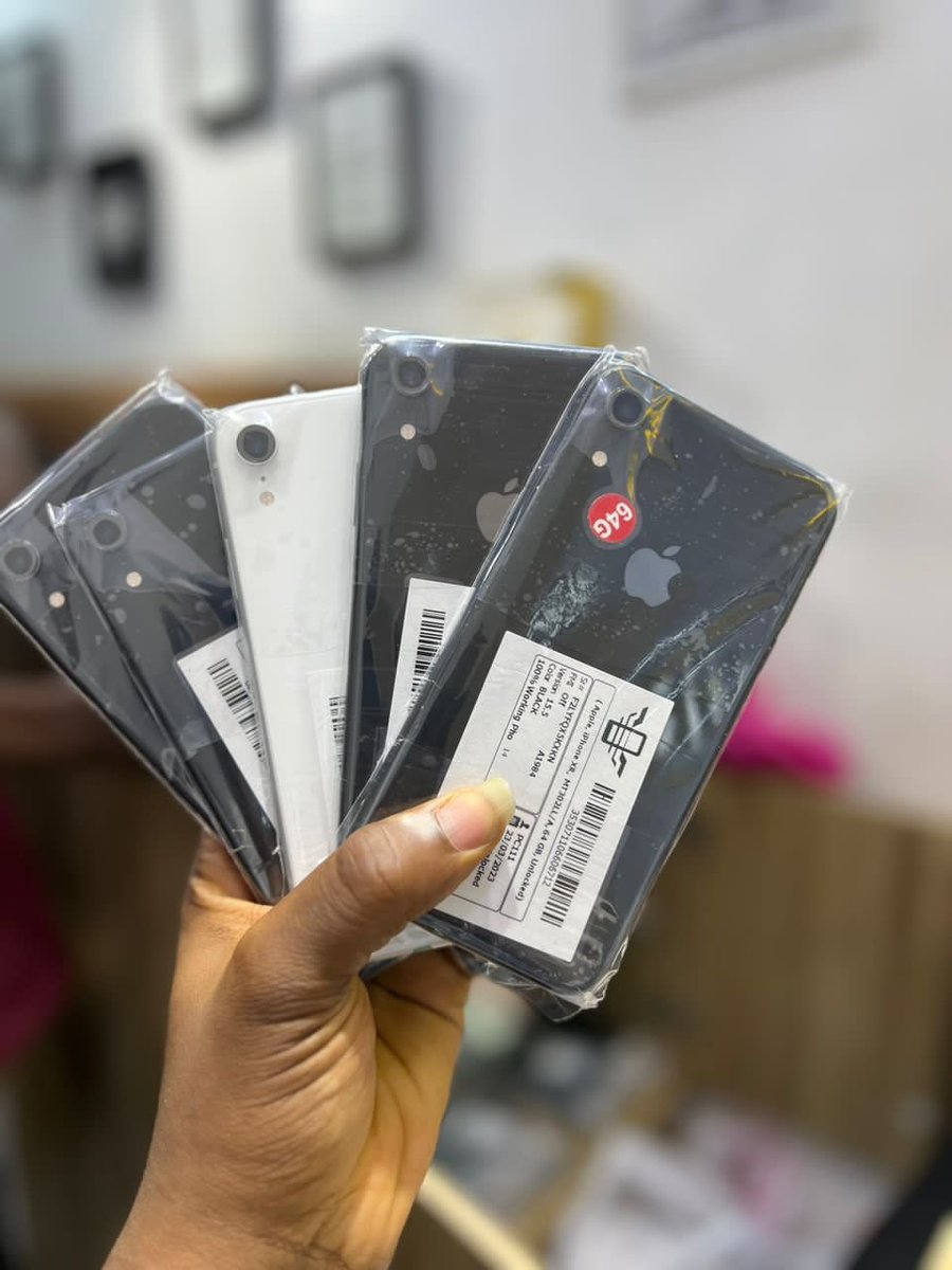 iktheman's tweet photo. @amerix @Kelvin63978865 I sell gadgets(iPhones,Samsung,laptops,AirPods,iwatch,iPads and others) at very affordable prices and we deliver them to anywhere in Africa….please patronize me https://t.co/I0yq3jrMOv
