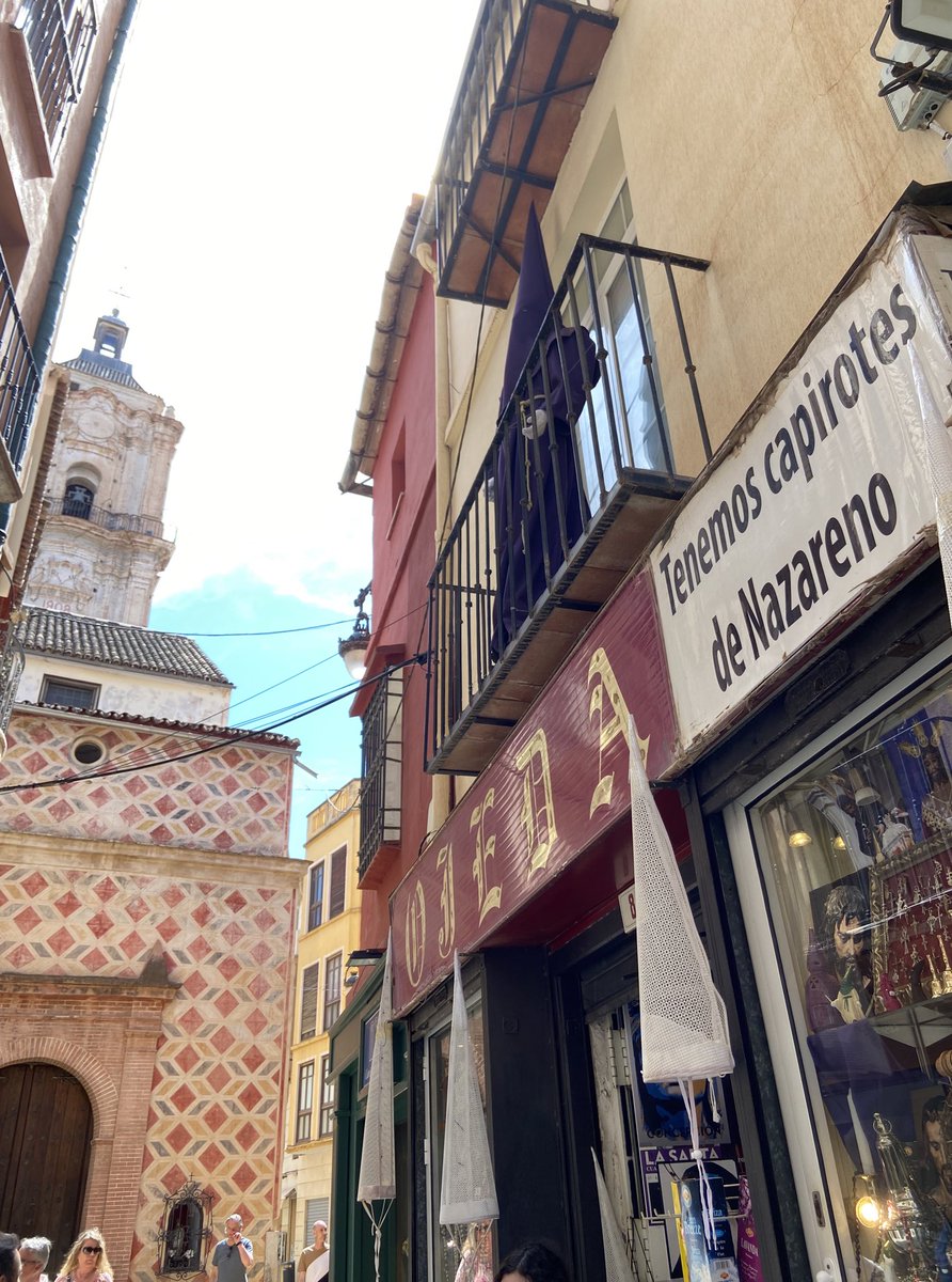 A las puertas…

#Ojeda #Málaga #artículosreligiosos #SemanaSanta #CofradíasMLG #capirotes #incienso #incensario #bastones #guantes #fajas #fajasortopédicas #rosarios
