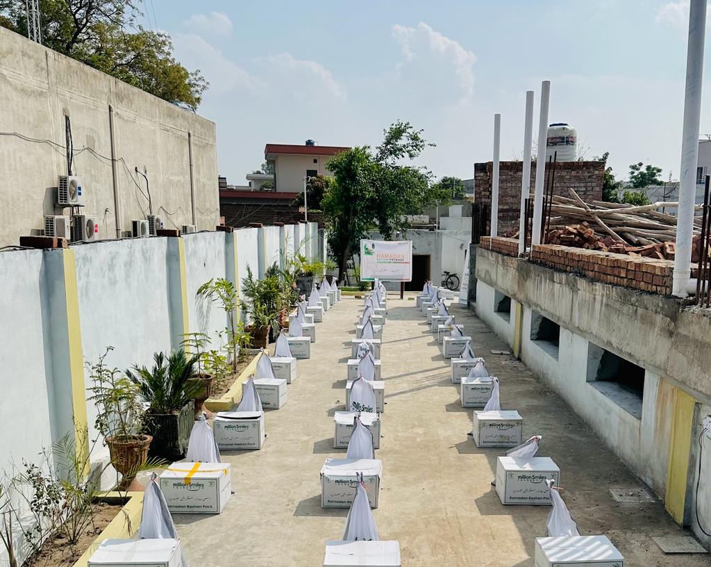 MSfoundationPK's tweet image. اس ماہِ نور ، مسکراہٹیں بھرپور !

All Set for &quot;Ration Distribution Drive&quot; in #Jhang with a Million more Smiles.

#RamadanKareem #SmilesforHumanity