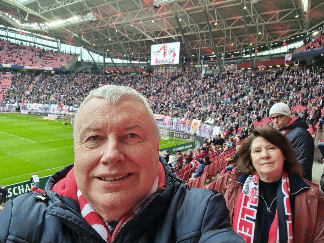 PeterWolff_PR's tweet photo. Heimspiel der #rotebullen von @RBLeipzig gegen die #Rheinhessen von @1FSVMainz05 3 Punkte für RB wären toll.
#Leipzig #Mainz #Bundesliga @DFL_Official #rblfsv #RBLM05 @RedBullArena #rbleipzig https://t.co/nLNJEID1aZ