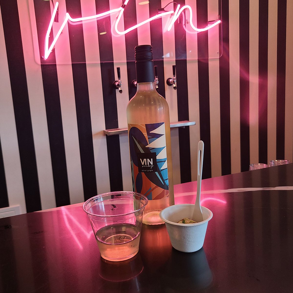 EPIC Wineries (@epicwineries) on Twitter photo We've tabulated the votes and the results are in! The winner of March Mac'ness 2023 is... 🥁🥁🥁
<a href="/OxleyEstateWine/">Oxley Estate Winery</a>'s Pimento Cheese, Corned Beef + Pumpernickle Crumb paired with Riesling!
🥈 - <a href="/SprucewoodWine/">Sprucewood Shores</a>
🥉 - Vin Winery We've tabulated the votes and the results are in! The winner of March Mac'ness 2023 is... 🥁🥁🥁
<a href="/OxleyEstateWine/">Oxley Estate Winery</a>'s Pimento Cheese, Corned Beef + Pumpernickle Crumb paired with Riesling!
🥈 - <a href="/SprucewoodWine/">Sprucewood Shores</a>
🥉 - Vin Winery
