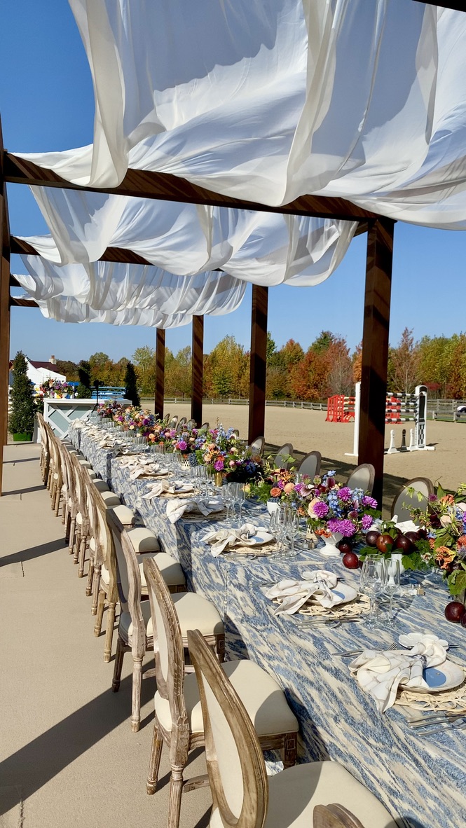 Summertime serenity ✨
.
.
.
.
.
Design, Decor, &amp; Production: @Rishithedesigner @hmrdesigns
Planning: @michellerago
Photography: @corbingurkin