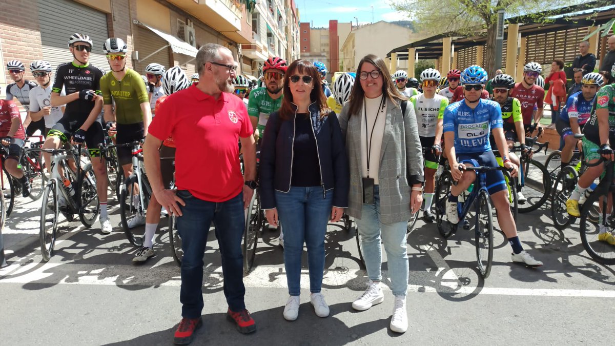 alacantinterior's tweet photo. En el protocolario corte de cinta han estado Magdalena Martínez, alcaldesa de @Biarsensacion y Ana Campos, concejala de Juventud y Deporte

#ChallengeAlicanteInterior23 @dipuAlicante https://t.co/vohGdGbm1Z