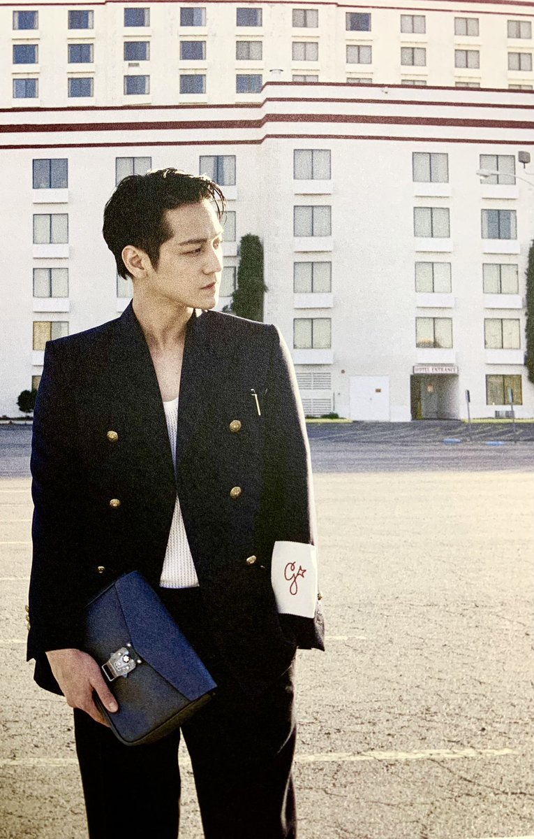 jungkookkee's tweet photo. i can imagine him smelling like oud #kimbum #kimbeom #leerang #sangbeom https://t.co/v0jBq0yKny