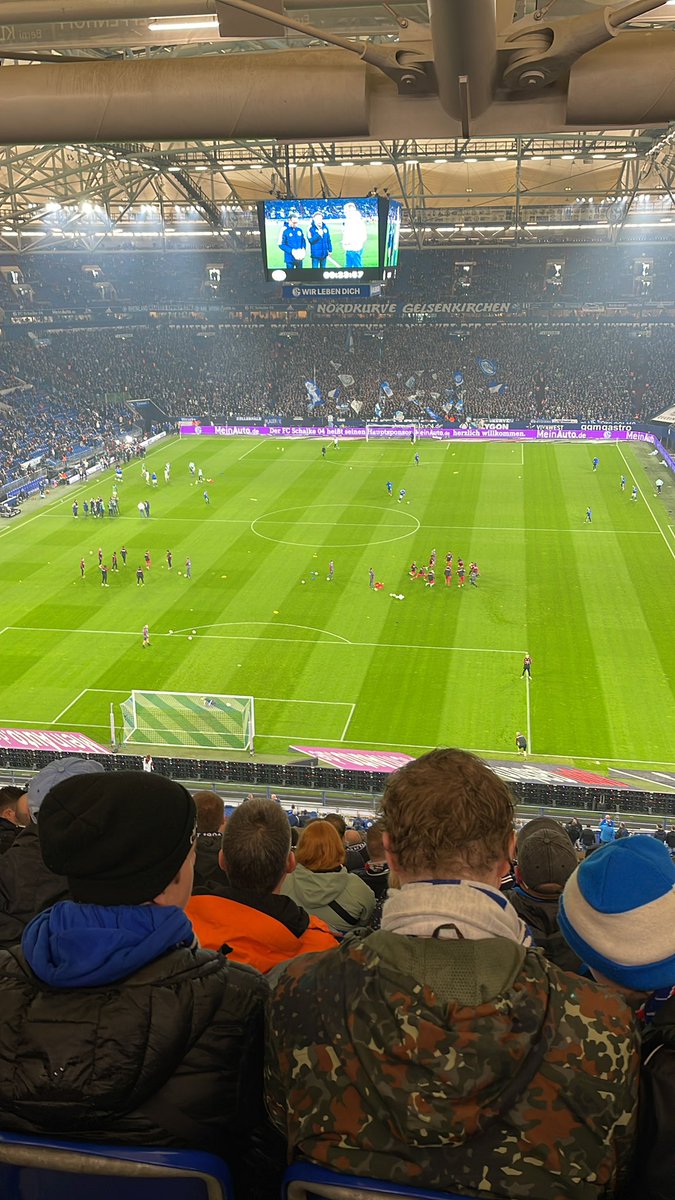 alle13fout's tweet photo. Jetzt gehts los !!! #s04lev https://t.co/RuY2KV649T