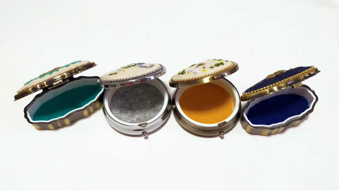 skyの刺繍小物入れアクセサリーを入れたり、sky生物を住まわせても可愛いかも。初刺繍なので目が荒い…けどやってみたかったことはできました!どうですか〜!#sky星を紡ぐ子どもたち#thatskygame  #sky手芸部 