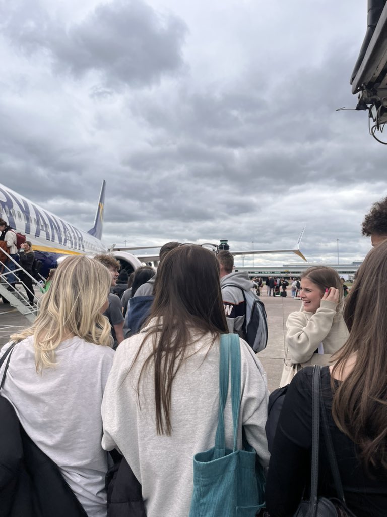 CHSC_History's tweet photo. Just about to depart Manchester Airport for our History trip to Berlin ✈️ 🇩🇪 https://t.co/udW1LroMMA