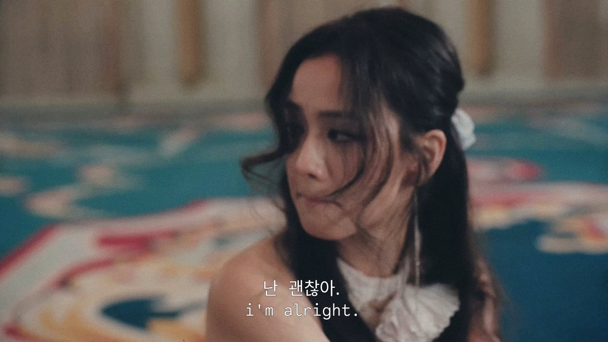 wordsbyBP's tweet photo. gone (ROSÉ)                    flower (JISOO) https://t.co/2DicQyTYmW
