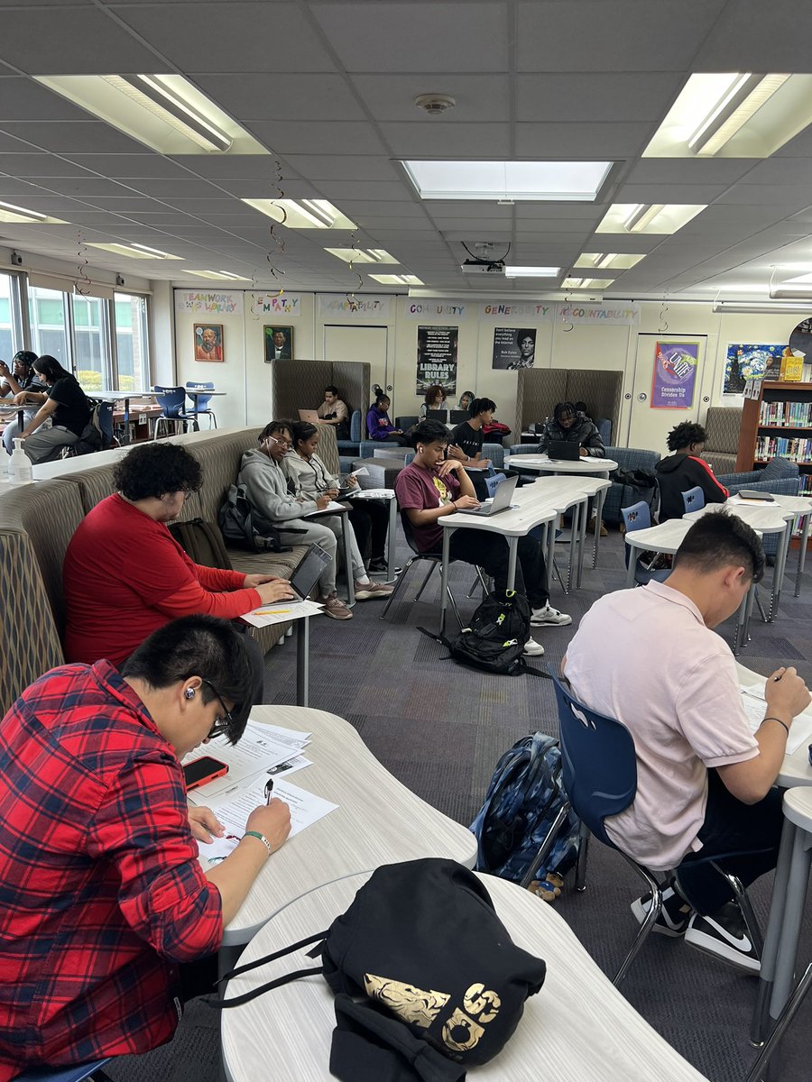 BollarKyle's tweet photo. “Show Me the Money”…WHS Seniors participating in Scholarship Application Sessions, to complete local and national scholarships. These are scholars securing the bag! @WestburyWHS @onewestbury @DirectorofGuid1 @DSZimbler @TahiraDChase @RogerBloomEdD https://t.co/T7G9tvZ2Mq