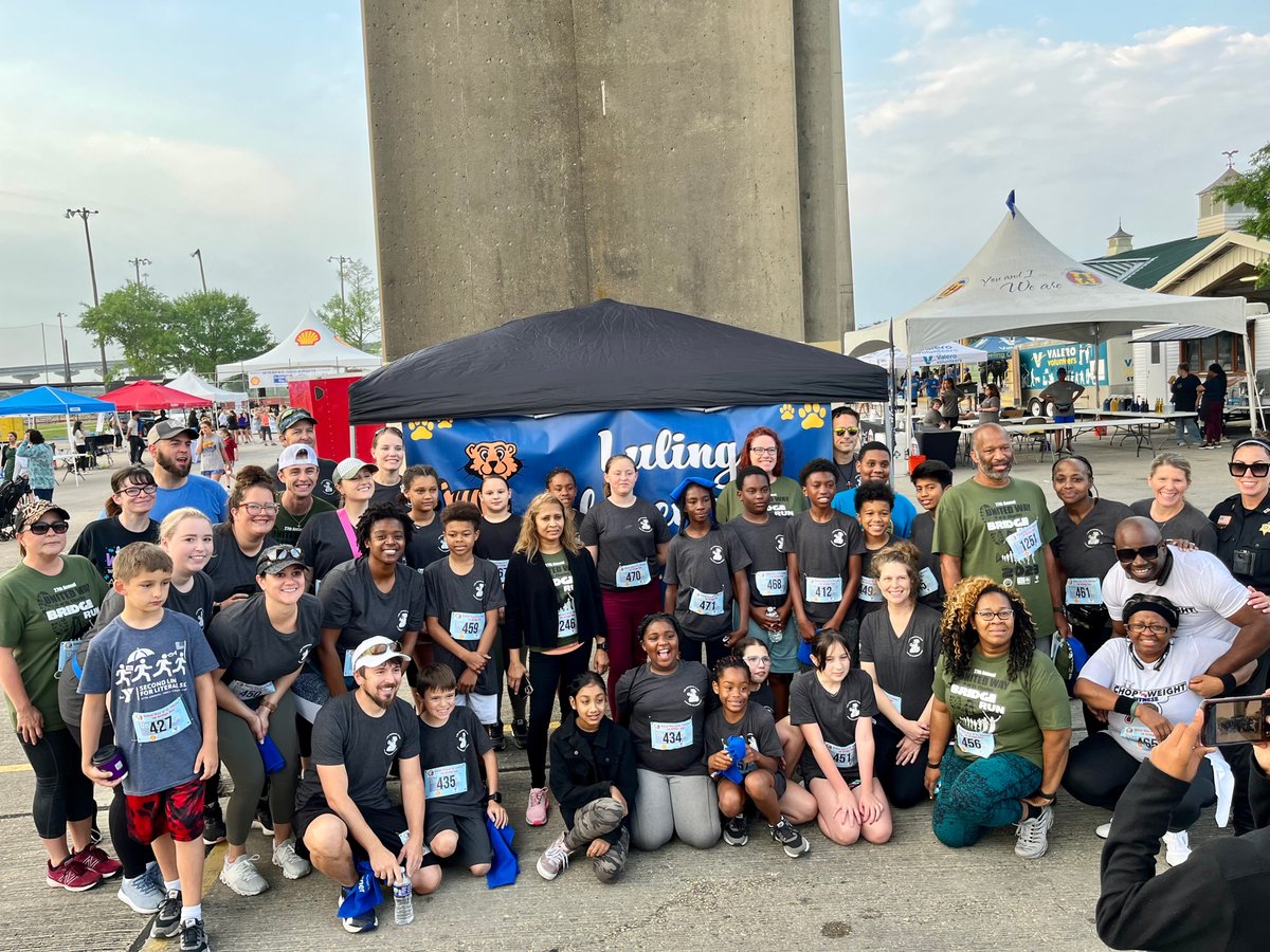 SCPPS's tweet photo. It’s Bridge Run Day! Come watch the Luling Elementary School Running Club in action and visit the school system’s tent for a refreshing snowball 🍧to cool off after the race!🏃♀️🏃♂️
#YouandI https://t.co/JlsNNP95mL